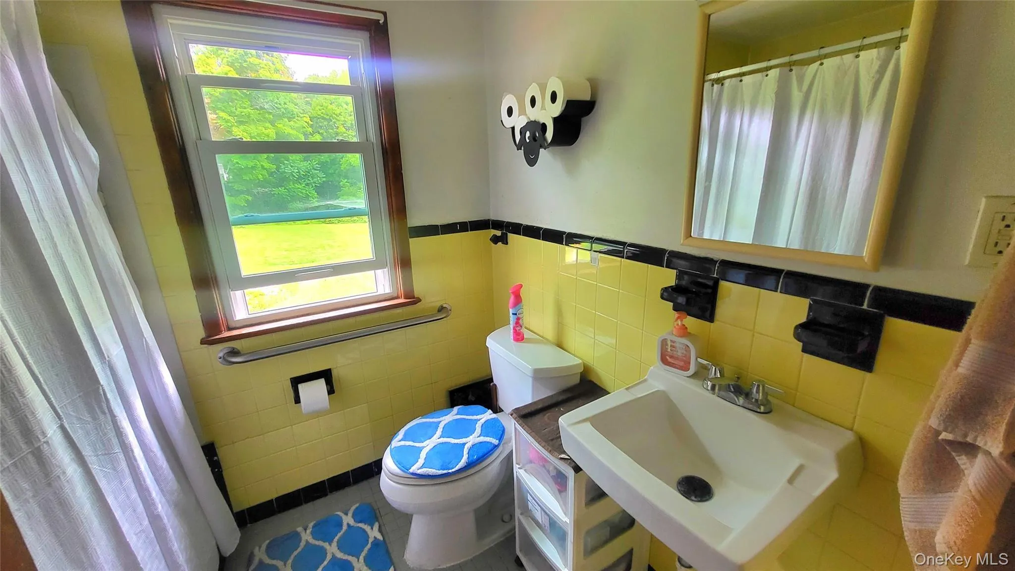 with Ceramic Tiled Floor with Ceramic Tiled Floor