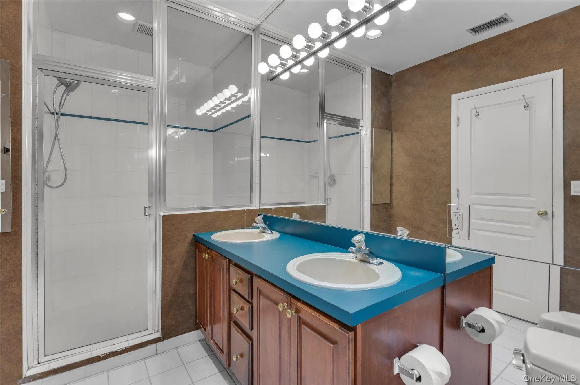 14 Insbrook Court, Huntington, NY, 3 Bedrooms Bedrooms, 7 Rooms Rooms,2 BathroomsBathrooms,Residential,For Rent,Insbrook,0,1045770 14 Insbrook Court, Huntington, NY, 3 Bedrooms Bedrooms, 7 Rooms Rooms,2 BathroomsBathrooms,Residential,For Rent,Insbrook,0,1045770