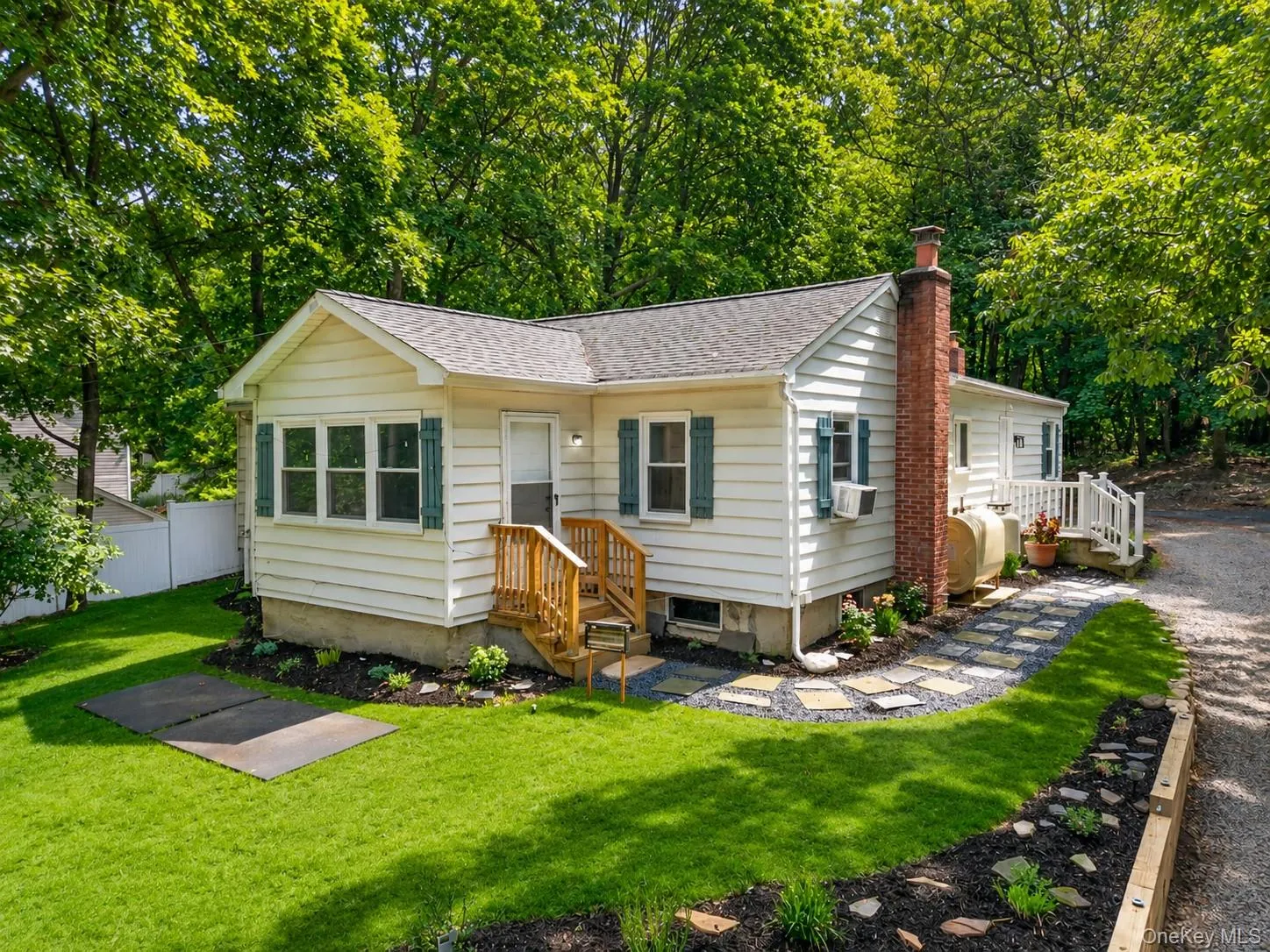 40 Christian Avenue, Brookhaven, NY, 4 Bedrooms Bedrooms, 7 Rooms Rooms,3 BathroomsBathrooms,Residential,For Rent,Christian,0,1045776 40 Christian Avenue, Brookhaven, NY, 4 Bedrooms Bedrooms, 7 Rooms Rooms,3 BathroomsBathrooms,Residential,For Rent,Christian,0,1045776