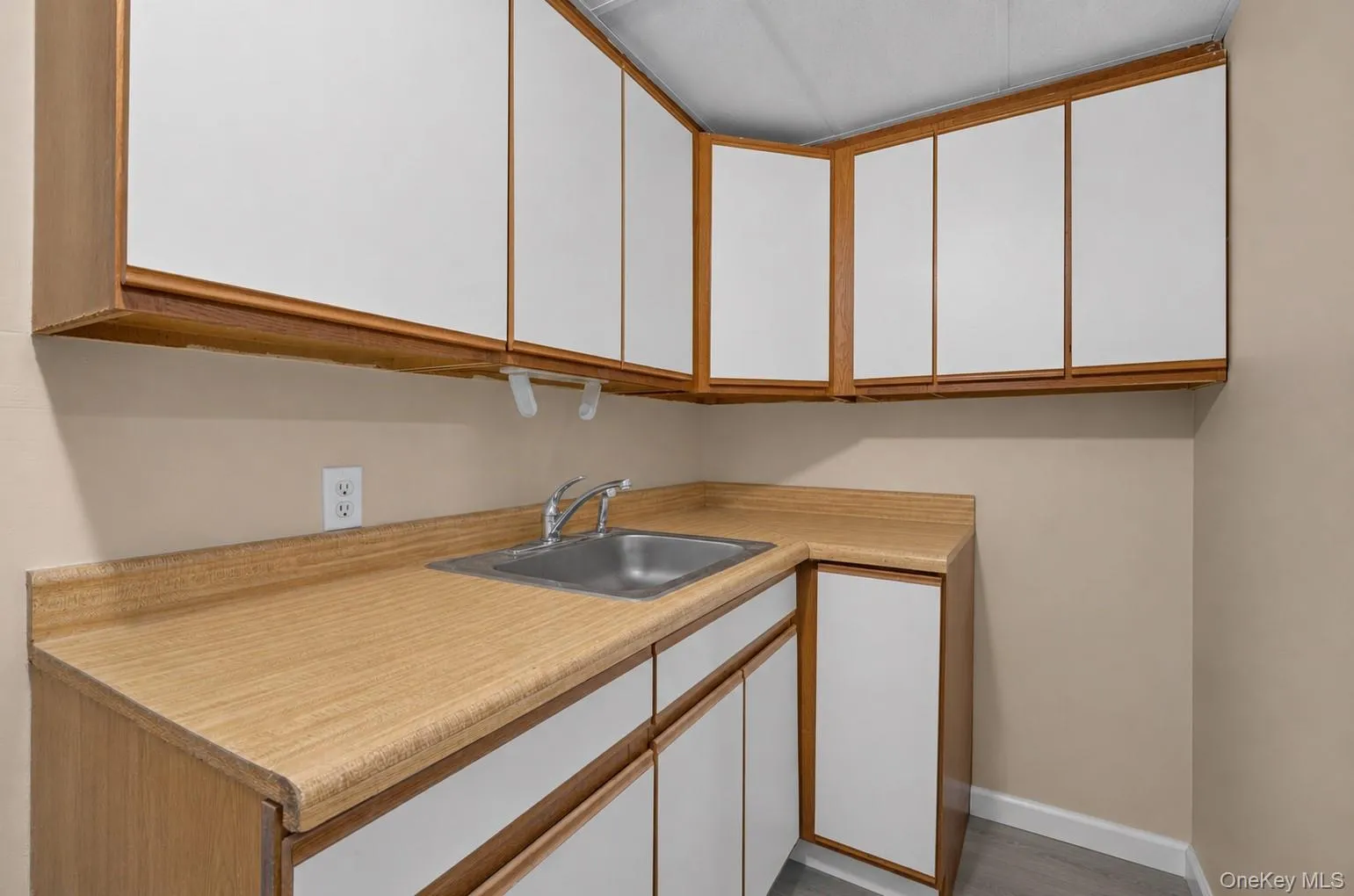 40 Christian Avenue, Brookhaven, NY, 4 Bedrooms Bedrooms, 7 Rooms Rooms,3 BathroomsBathrooms,Residential,For Rent,Christian,0,1045776 40 Christian Avenue, Brookhaven, NY, 4 Bedrooms Bedrooms, 7 Rooms Rooms,3 BathroomsBathrooms,Residential,For Rent,Christian,0,1045776