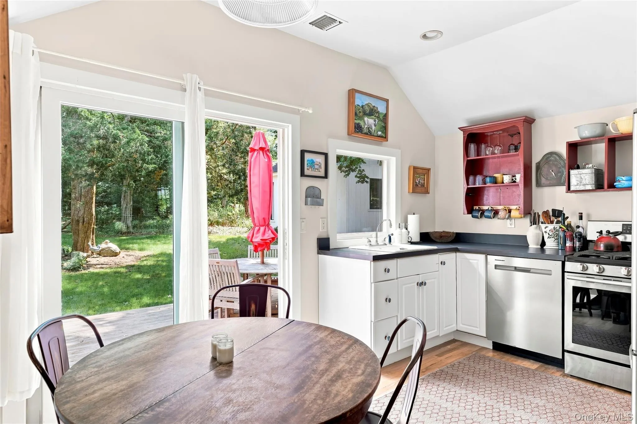 Eat-in kitchen overlooking the rear yard Eat-in kitchen overlooking the rear yard