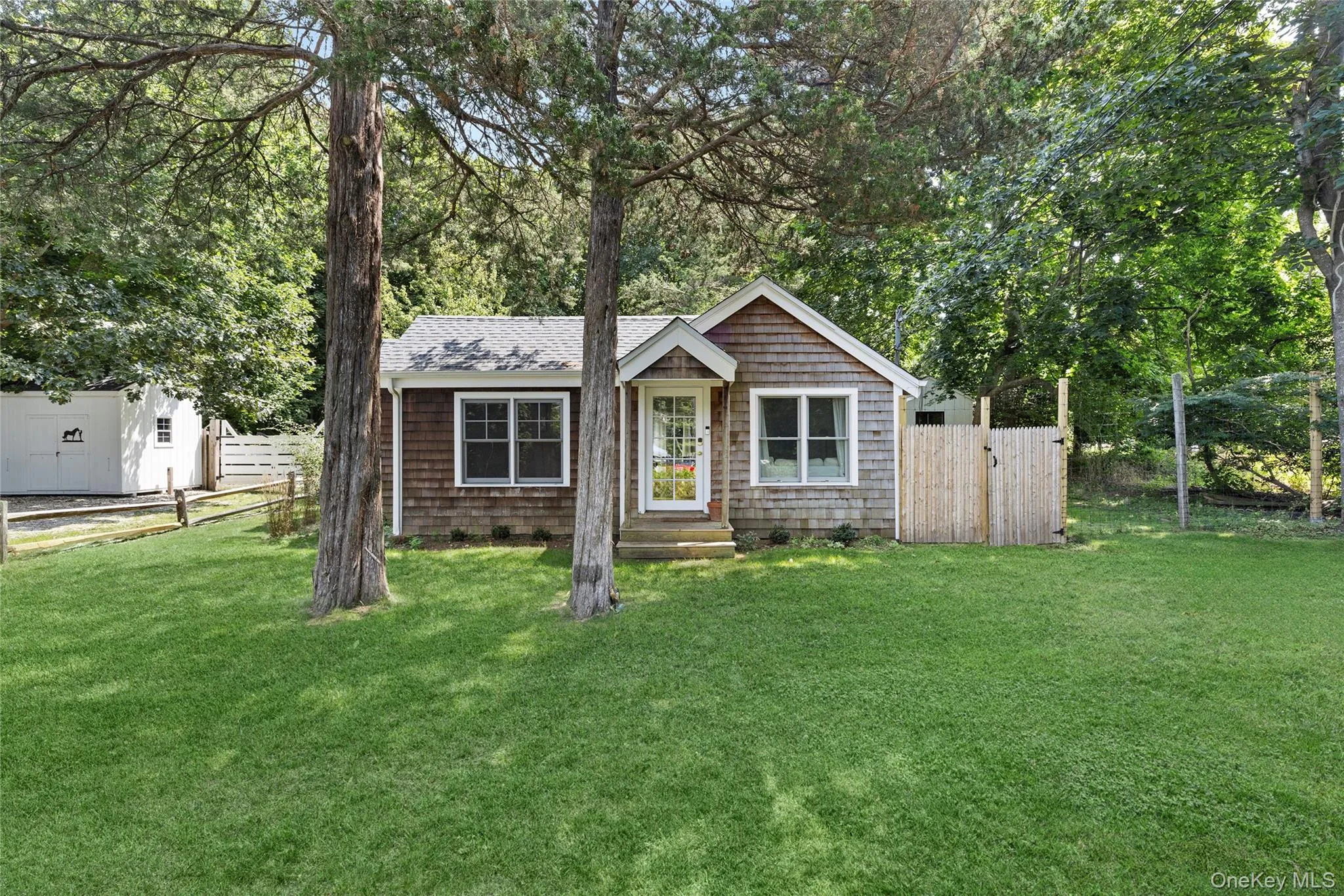 A charming residence of 750+/- sq. ft. A charming residence of 750+/- sq. ft.