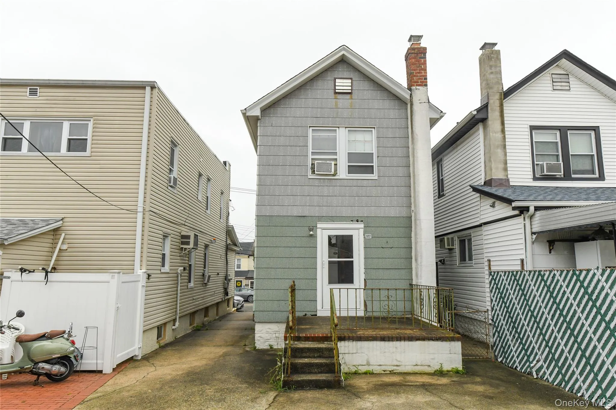 85-11 Sutter Avenue, New York, NY, 3 Bedrooms Bedrooms, 8 Rooms Rooms,1 BathroomBathrooms,Residential,For Rent,Sutter,0,1045784 85-11 Sutter Avenue, New York, NY, 3 Bedrooms Bedrooms, 8 Rooms Rooms,1 BathroomBathrooms,Residential,For Rent,Sutter,0,1045784
