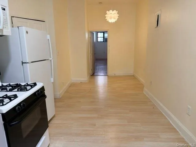 38-38 29th Street, New York, NY, 1 Bedroom Bedrooms, 4 Rooms Rooms,1 BathroomBathrooms,Residential Lease,For Rent,29th,0,1045786 38-38 29th Street, New York, NY, 1 Bedroom Bedrooms, 4 Rooms Rooms,1 BathroomBathrooms,Residential Lease,For Rent,29th,0,1045786