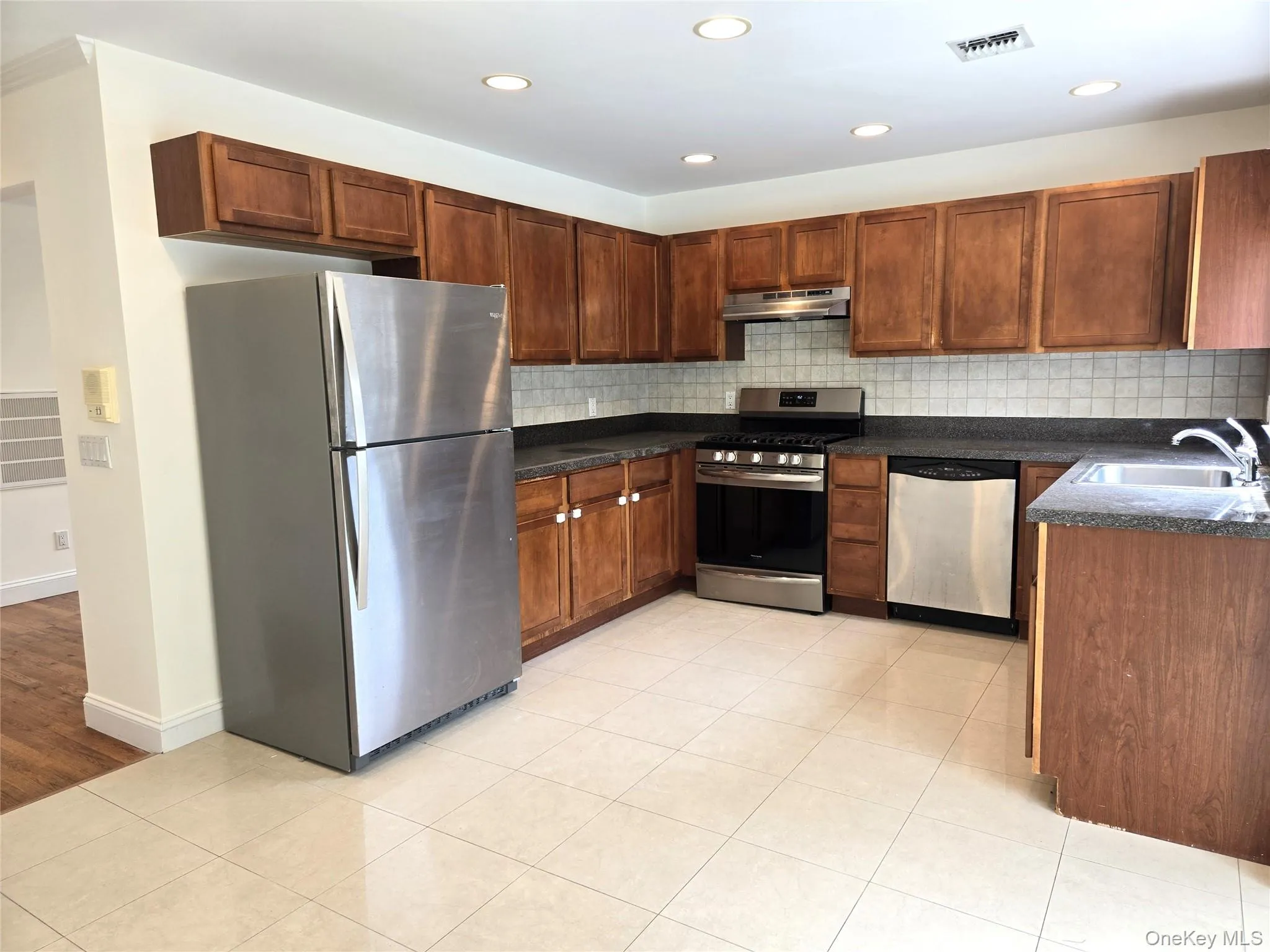 63 Dunwood Road, North Hempstead, NY, 3 Bedrooms Bedrooms, 6 Rooms Rooms,2 BathroomsBathrooms,Residential Lease,For Rent,Dunwood,0,1045791 63 Dunwood Road, North Hempstead, NY, 3 Bedrooms Bedrooms, 6 Rooms Rooms,2 BathroomsBathrooms,Residential Lease,For Rent,Dunwood,0,1045791
