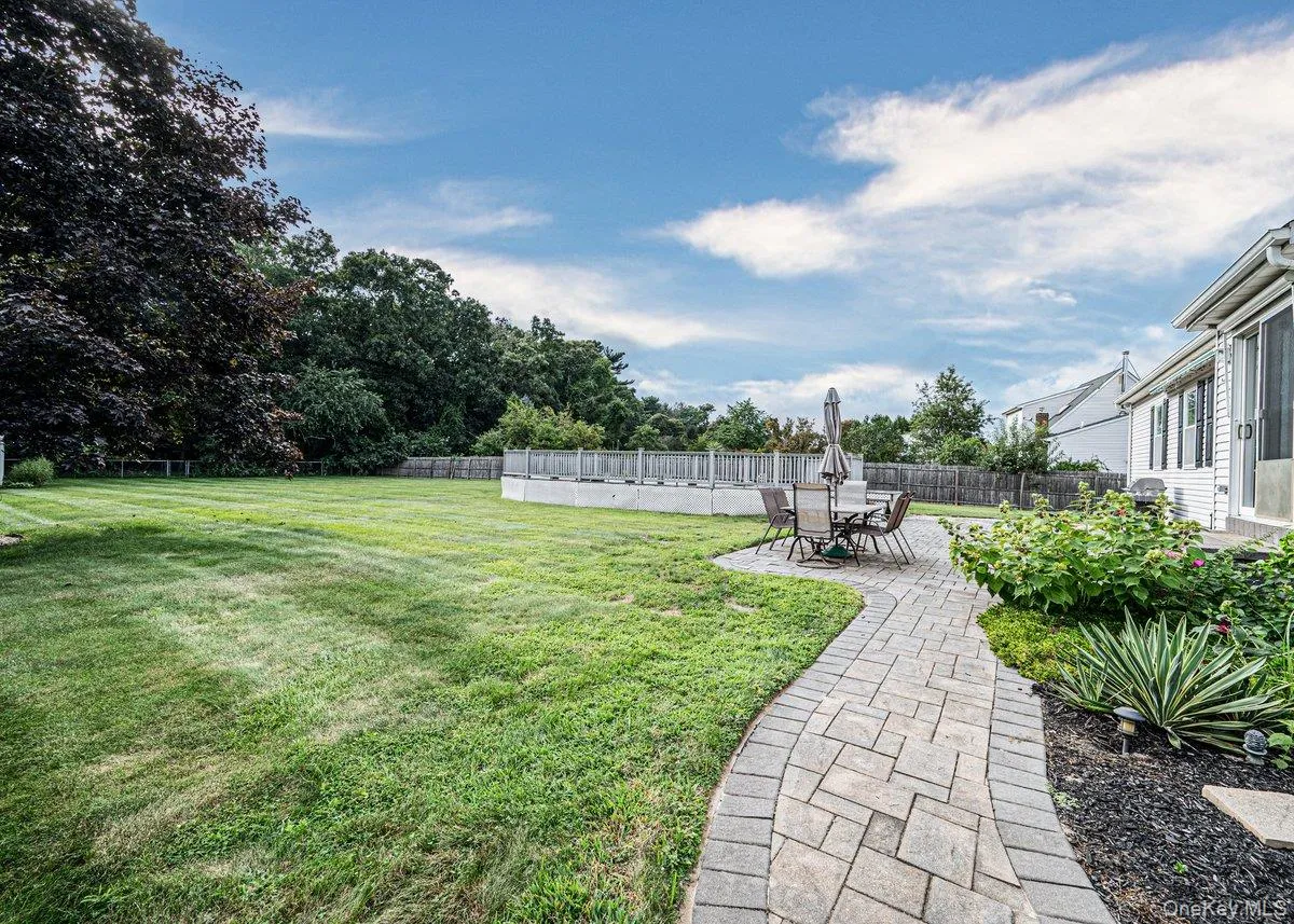 39 Creekside Drive, Brookhaven, NY, 3 Bedrooms Bedrooms, 7 Rooms Rooms,2 BathroomsBathrooms,Residential,For Rent,Creekside,0,1045796 39 Creekside Drive, Brookhaven, NY, 3 Bedrooms Bedrooms, 7 Rooms Rooms,2 BathroomsBathrooms,Residential,For Rent,Creekside,0,1045796