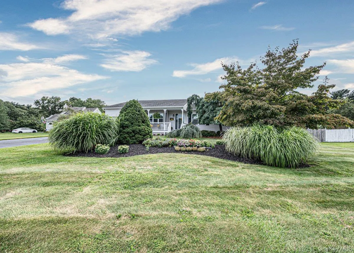 39 Creekside Drive, Brookhaven, NY, 3 Bedrooms Bedrooms, 7 Rooms Rooms,2 BathroomsBathrooms,Residential,For Rent,Creekside,0,1045796 39 Creekside Drive, Brookhaven, NY, 3 Bedrooms Bedrooms, 7 Rooms Rooms,2 BathroomsBathrooms,Residential,For Rent,Creekside,0,1045796