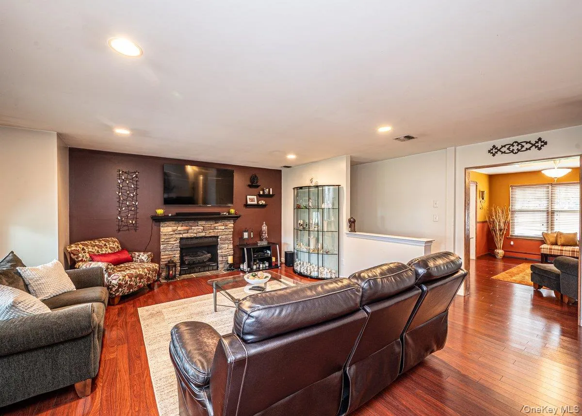 39 Creekside Drive, Brookhaven, NY, 3 Bedrooms Bedrooms, 7 Rooms Rooms,2 BathroomsBathrooms,Residential,For Rent,Creekside,0,1045796 39 Creekside Drive, Brookhaven, NY, 3 Bedrooms Bedrooms, 7 Rooms Rooms,2 BathroomsBathrooms,Residential,For Rent,Creekside,0,1045796