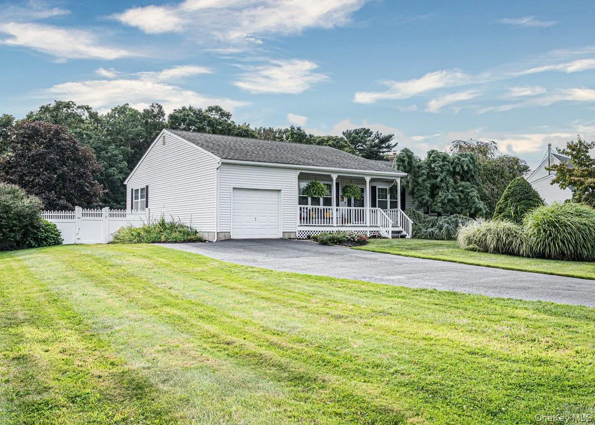 39 Creekside Drive, Brookhaven, NY, 3 Bedrooms Bedrooms, 7 Rooms Rooms,2 BathroomsBathrooms,Residential,For Rent,Creekside,0,1045796 39 Creekside Drive, Brookhaven, NY, 3 Bedrooms Bedrooms, 7 Rooms Rooms,2 BathroomsBathrooms,Residential,For Rent,Creekside,0,1045796