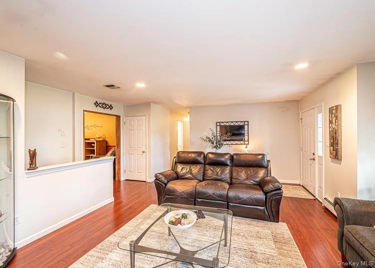 39 Creekside Drive, Brookhaven, NY, 3 Bedrooms Bedrooms, 7 Rooms Rooms,2 BathroomsBathrooms,Residential,For Rent,Creekside,0,1045796 39 Creekside Drive, Brookhaven, NY, 3 Bedrooms Bedrooms, 7 Rooms Rooms,2 BathroomsBathrooms,Residential,For Rent,Creekside,0,1045796