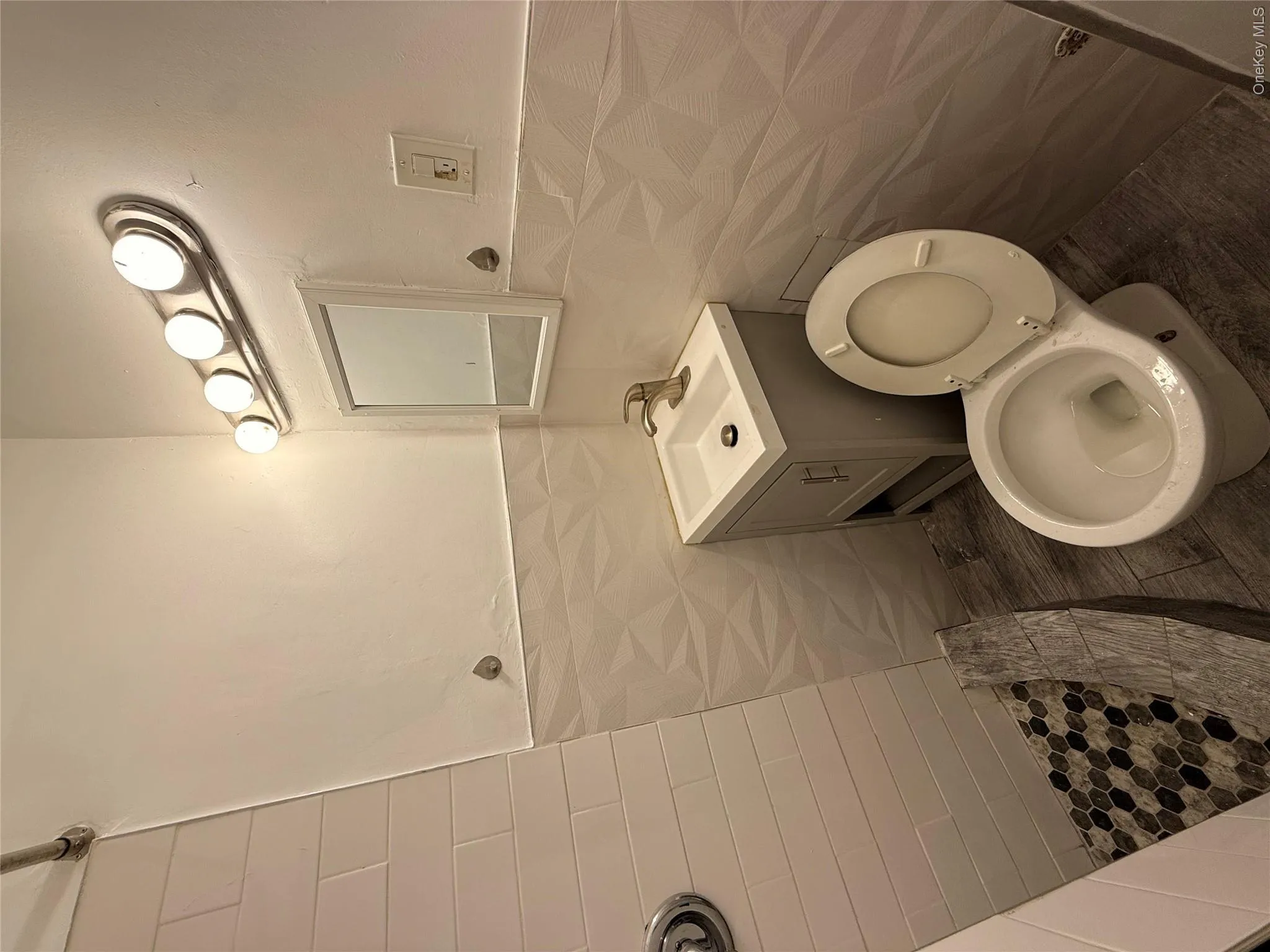 1958 Lurting Avenue, New York, NY, 3 Bedrooms Bedrooms, 7 Rooms Rooms,2 BathroomsBathrooms,Residential Lease,For Rent,Lurting,0,1045797 1958 Lurting Avenue, New York, NY, 3 Bedrooms Bedrooms, 7 Rooms Rooms,2 BathroomsBathrooms,Residential Lease,For Rent,Lurting,0,1045797