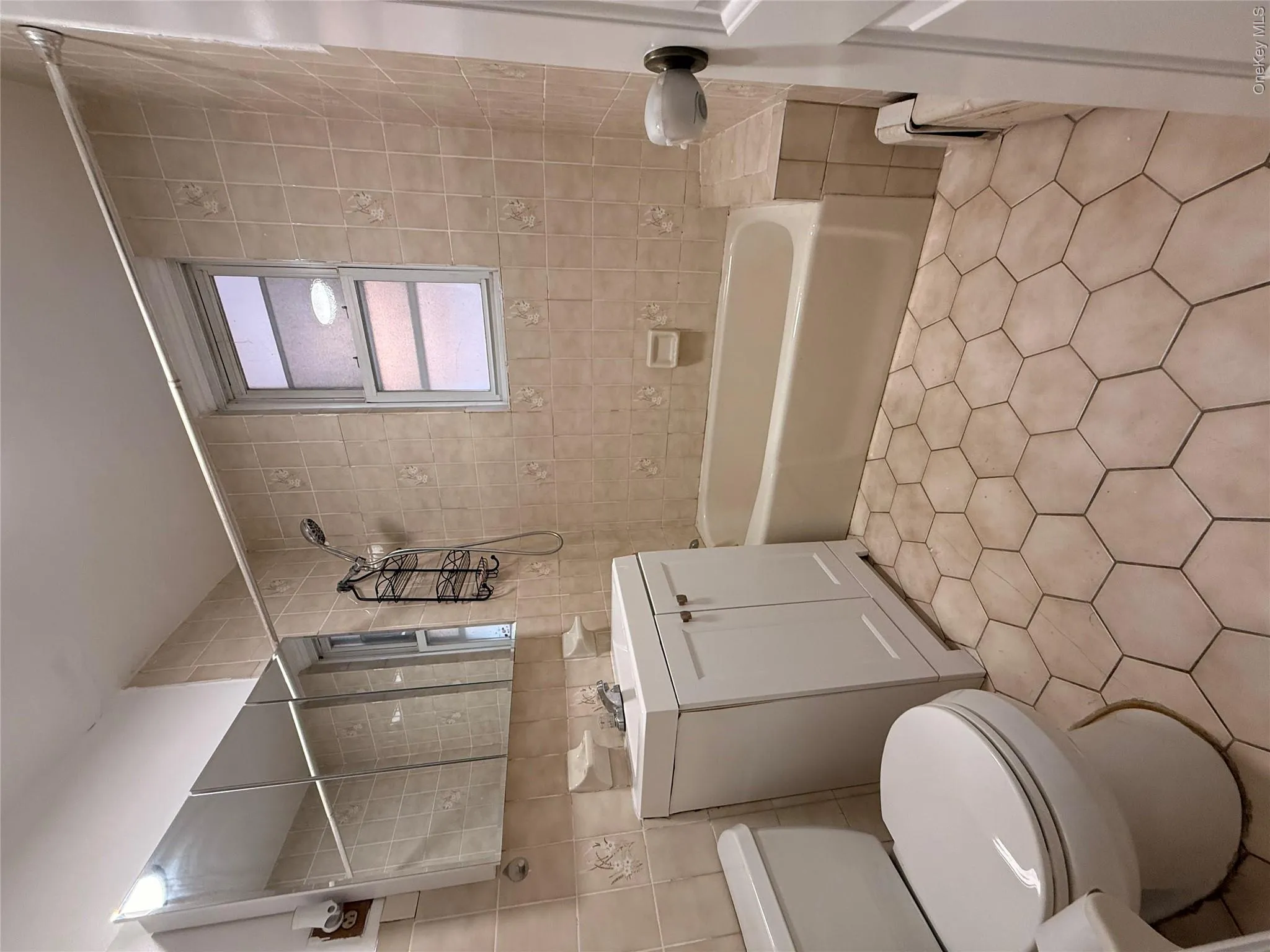 1958 Lurting Avenue, New York, NY, 3 Bedrooms Bedrooms, 7 Rooms Rooms,2 BathroomsBathrooms,Residential Lease,For Rent,Lurting,0,1045797 1958 Lurting Avenue, New York, NY, 3 Bedrooms Bedrooms, 7 Rooms Rooms,2 BathroomsBathrooms,Residential Lease,For Rent,Lurting,0,1045797