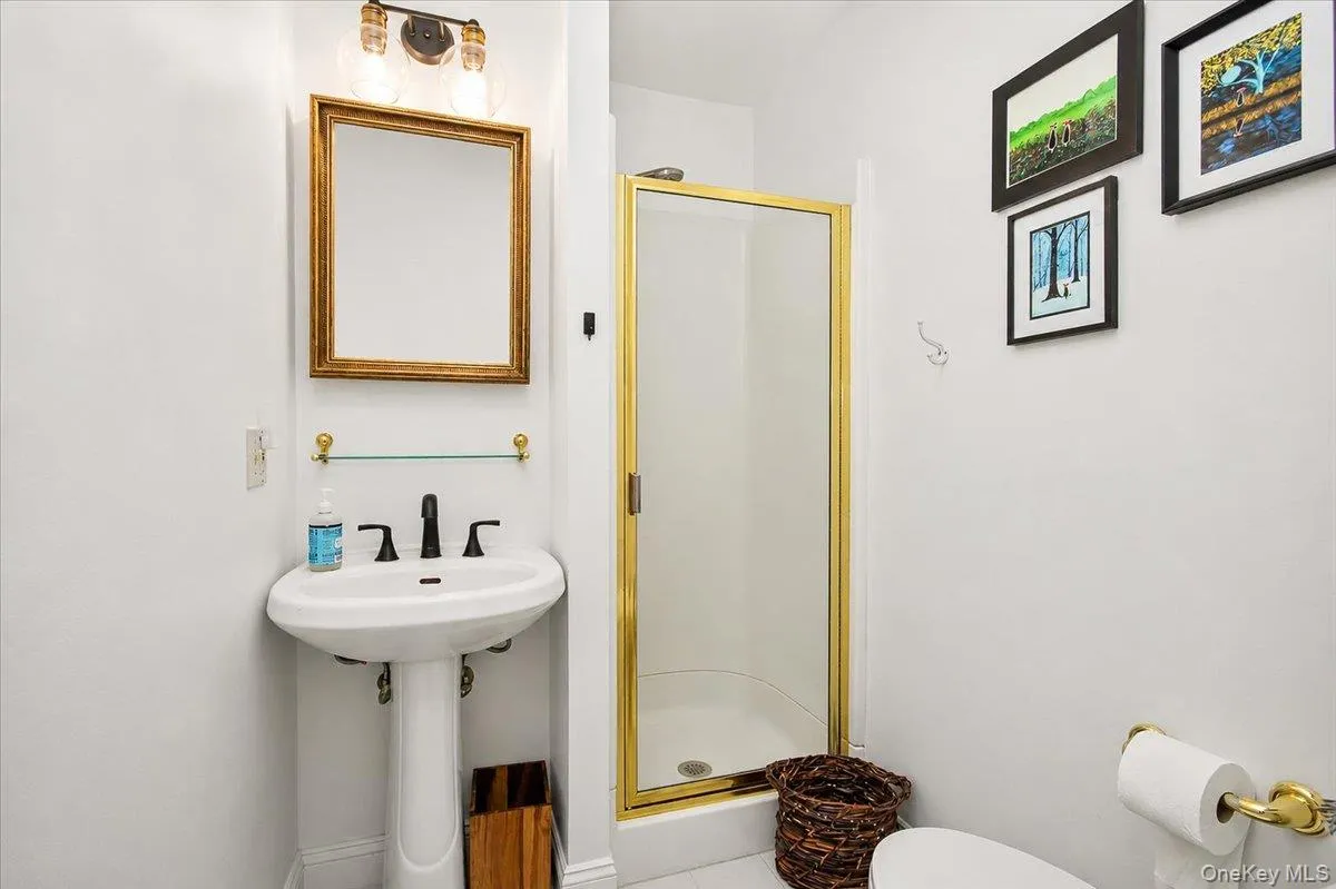 GUEST FULL BATHROOM ON FIRST FLOOR GUEST FULL BATHROOM ON FIRST FLOOR