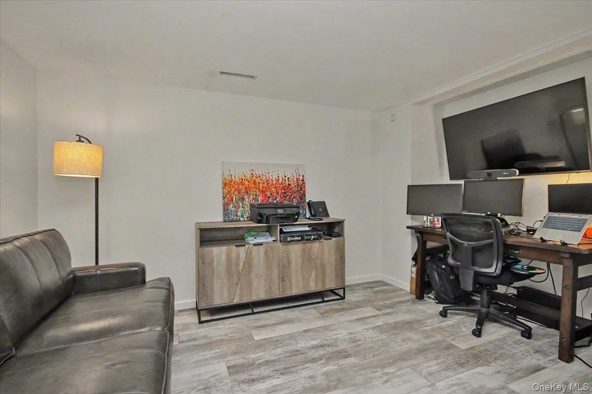 OFFICE / GUEST BEDROOM ON LOWER LEVEL OFFICE / GUEST BEDROOM ON LOWER LEVEL