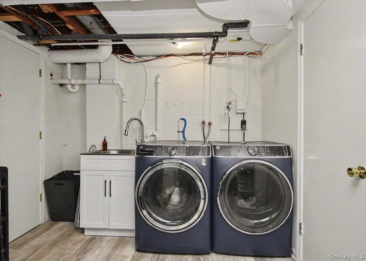 LAUNDRY ROOM LAUNDRY ROOM