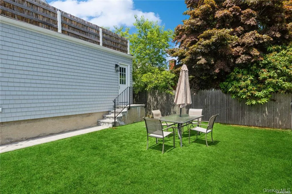1 Iroquois Street, Oyster Bay, NY, 4 Bedrooms Bedrooms, 10 Rooms Rooms,2 BathroomsBathrooms,Residential Lease,For Rent,Iroquois,0,1045804 1 Iroquois Street, Oyster Bay, NY, 4 Bedrooms Bedrooms, 10 Rooms Rooms,2 BathroomsBathrooms,Residential Lease,For Rent,Iroquois,0,1045804