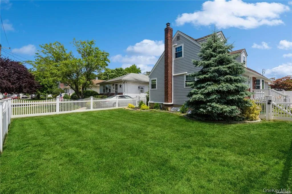 1 Iroquois Street, Oyster Bay, NY, 4 Bedrooms Bedrooms, 10 Rooms Rooms,2 BathroomsBathrooms,Residential Lease,For Rent,Iroquois,0,1045804 1 Iroquois Street, Oyster Bay, NY, 4 Bedrooms Bedrooms, 10 Rooms Rooms,2 BathroomsBathrooms,Residential Lease,For Rent,Iroquois,0,1045804