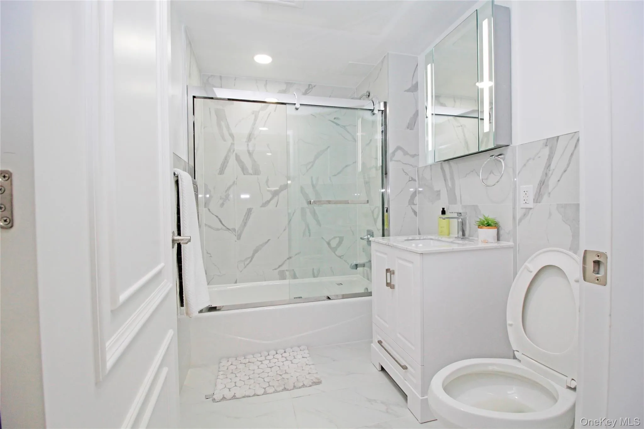 13450 Blossom Avenue, New York, NY, 2 Bedrooms Bedrooms, 5 Rooms Rooms,2 BathroomsBathrooms,Residential,For Rent,Blossom,0,1045817 13450 Blossom Avenue, New York, NY, 2 Bedrooms Bedrooms, 5 Rooms Rooms,2 BathroomsBathrooms,Residential,For Rent,Blossom,0,1045817