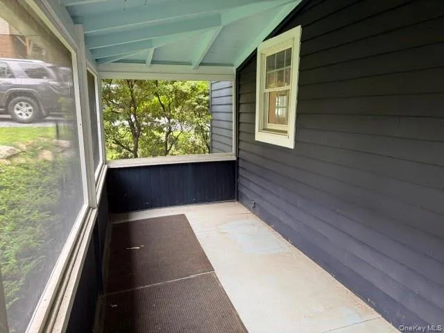 Screened in Patio/Sunroom Screened in Patio/Sunroom