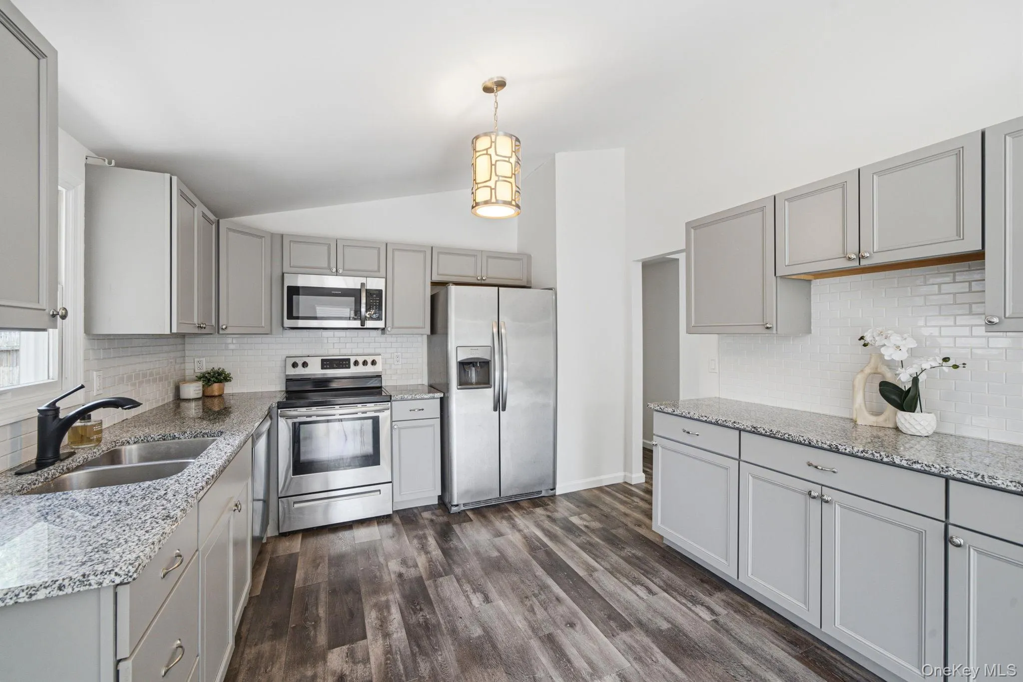 28 Ashwood Drive, Brookhaven, NY, 3 Bedrooms Bedrooms, 5 Rooms Rooms,1 BathroomBathrooms,Residential,For Rent,Ashwood,0,1045852 28 Ashwood Drive, Brookhaven, NY, 3 Bedrooms Bedrooms, 5 Rooms Rooms,1 BathroomBathrooms,Residential,For Rent,Ashwood,0,1045852