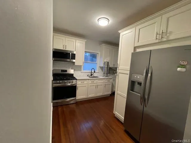 39 hillside Avenue, Oyster Bay, NY, 2 Bedrooms Bedrooms, 4 Rooms Rooms,1 BathroomBathrooms,Residential Lease,For Rent,hillside,0,1045854 39 hillside Avenue, Oyster Bay, NY, 2 Bedrooms Bedrooms, 4 Rooms Rooms,1 BathroomBathrooms,Residential Lease,For Rent,hillside,0,1045854
