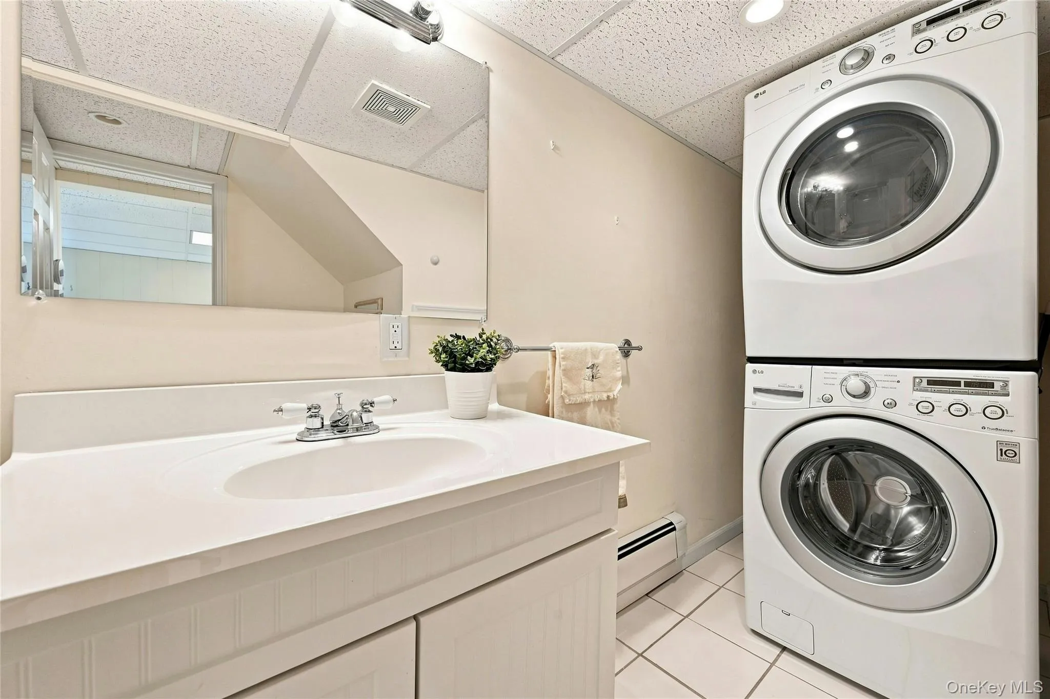 52 Valley Drive, Brookhaven, NY, 2 Bedrooms Bedrooms, 6 Rooms Rooms,2 BathroomsBathrooms,Residential,For Rent,Valley,0,1045864 52 Valley Drive, Brookhaven, NY, 2 Bedrooms Bedrooms, 6 Rooms Rooms,2 BathroomsBathrooms,Residential,For Rent,Valley,0,1045864