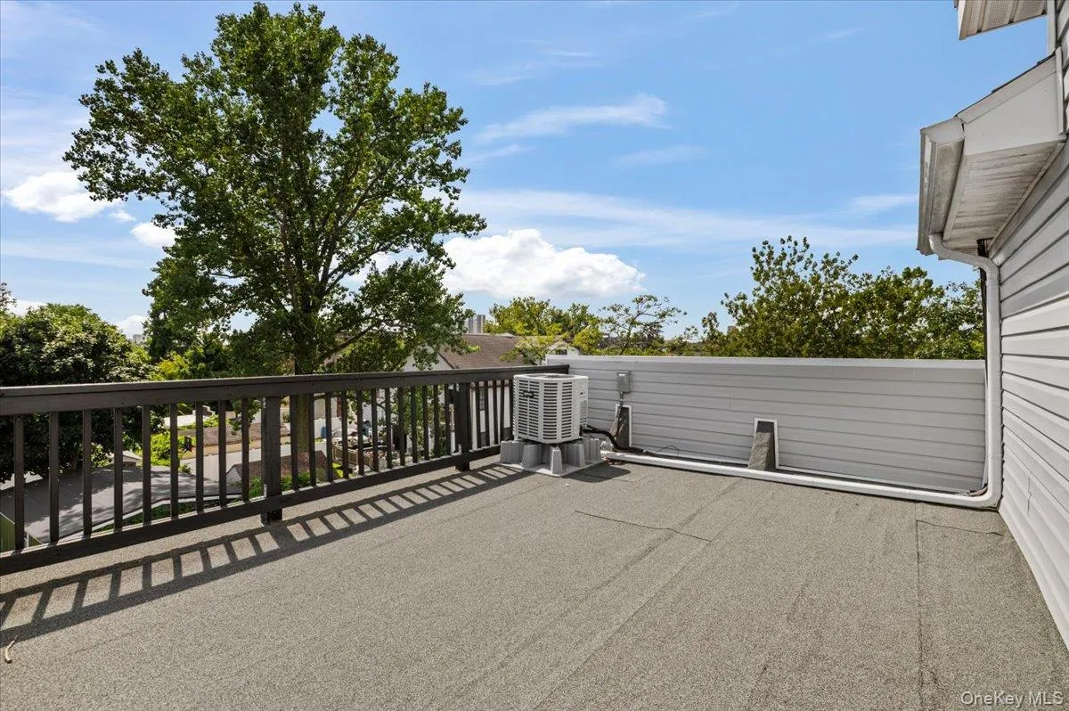 911 Hicksville Road, New York, NY, 5 Bedrooms Bedrooms, 9 Rooms Rooms,3 BathroomsBathrooms,Residential,For Rent,Hicksville,0,1045877 911 Hicksville Road, New York, NY, 5 Bedrooms Bedrooms, 9 Rooms Rooms,3 BathroomsBathrooms,Residential,For Rent,Hicksville,0,1045877