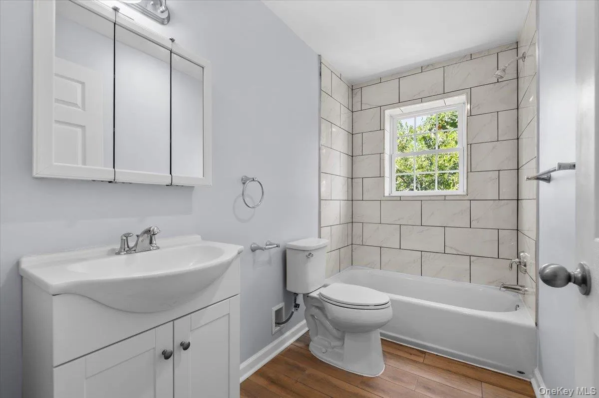 911 Hicksville Road, New York, NY, 5 Bedrooms Bedrooms, 9 Rooms Rooms,3 BathroomsBathrooms,Residential,For Rent,Hicksville,0,1045877 911 Hicksville Road, New York, NY, 5 Bedrooms Bedrooms, 9 Rooms Rooms,3 BathroomsBathrooms,Residential,For Rent,Hicksville,0,1045877