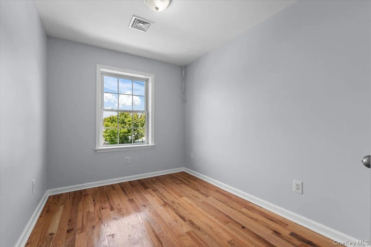 911 Hicksville Road, New York, NY, 5 Bedrooms Bedrooms, 9 Rooms Rooms,3 BathroomsBathrooms,Residential,For Rent,Hicksville,0,1045877 911 Hicksville Road, New York, NY, 5 Bedrooms Bedrooms, 9 Rooms Rooms,3 BathroomsBathrooms,Residential,For Rent,Hicksville,0,1045877