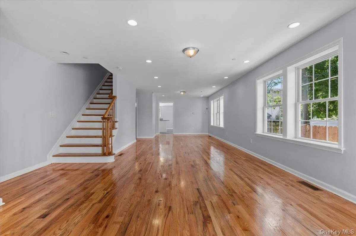 911 Hicksville Road, New York, NY, 5 Bedrooms Bedrooms, 9 Rooms Rooms,3 BathroomsBathrooms,Residential,For Rent,Hicksville,0,1045877 911 Hicksville Road, New York, NY, 5 Bedrooms Bedrooms, 9 Rooms Rooms,3 BathroomsBathrooms,Residential,For Rent,Hicksville,0,1045877