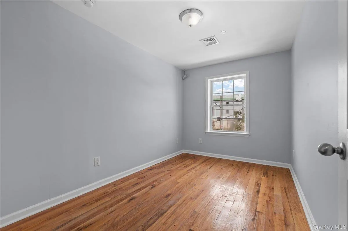 911 Hicksville Road, New York, NY, 5 Bedrooms Bedrooms, 9 Rooms Rooms,3 BathroomsBathrooms,Residential,For Rent,Hicksville,0,1045877 911 Hicksville Road, New York, NY, 5 Bedrooms Bedrooms, 9 Rooms Rooms,3 BathroomsBathrooms,Residential,For Rent,Hicksville,0,1045877