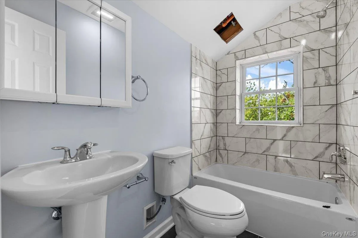 911 Hicksville Road, New York, NY, 5 Bedrooms Bedrooms, 9 Rooms Rooms,3 BathroomsBathrooms,Residential,For Rent,Hicksville,0,1045877 911 Hicksville Road, New York, NY, 5 Bedrooms Bedrooms, 9 Rooms Rooms,3 BathroomsBathrooms,Residential,For Rent,Hicksville,0,1045877