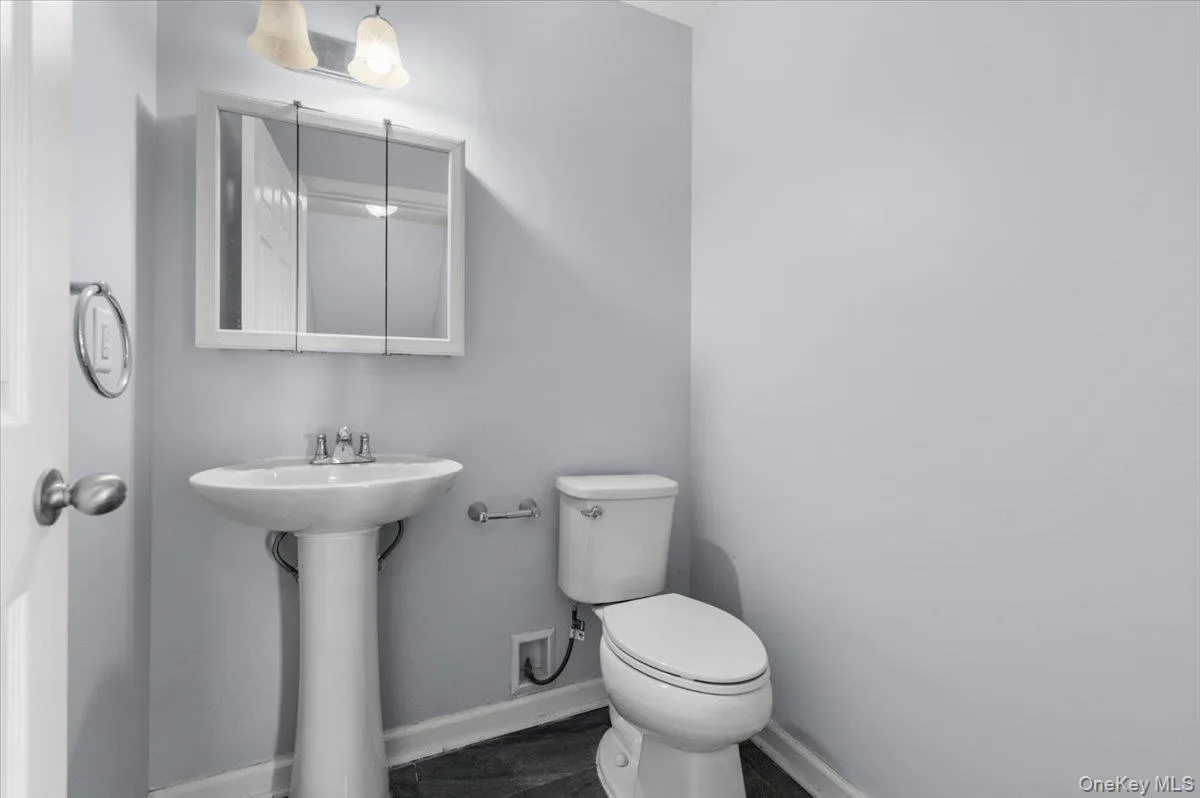 911 Hicksville Road, New York, NY, 5 Bedrooms Bedrooms, 9 Rooms Rooms,3 BathroomsBathrooms,Residential,For Rent,Hicksville,0,1045877 911 Hicksville Road, New York, NY, 5 Bedrooms Bedrooms, 9 Rooms Rooms,3 BathroomsBathrooms,Residential,For Rent,Hicksville,0,1045877