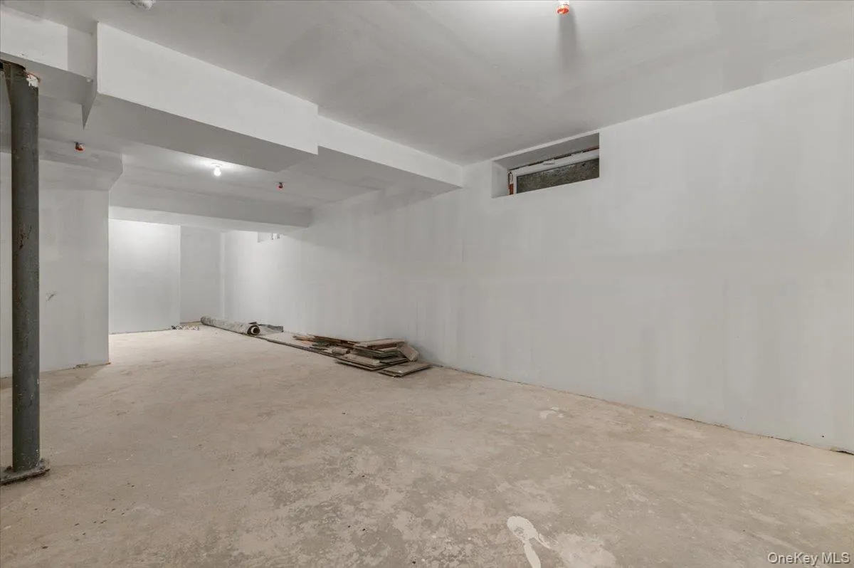 911 Hicksville Road, New York, NY, 5 Bedrooms Bedrooms, 9 Rooms Rooms,3 BathroomsBathrooms,Residential,For Rent,Hicksville,0,1045877 911 Hicksville Road, New York, NY, 5 Bedrooms Bedrooms, 9 Rooms Rooms,3 BathroomsBathrooms,Residential,For Rent,Hicksville,0,1045877