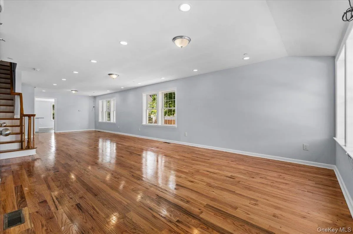 911 Hicksville Road, New York, NY, 5 Bedrooms Bedrooms, 9 Rooms Rooms,3 BathroomsBathrooms,Residential,For Rent,Hicksville,0,1045877 911 Hicksville Road, New York, NY, 5 Bedrooms Bedrooms, 9 Rooms Rooms,3 BathroomsBathrooms,Residential,For Rent,Hicksville,0,1045877