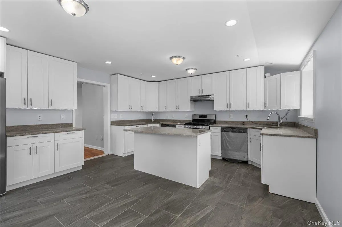 911 Hicksville Road, New York, NY, 5 Bedrooms Bedrooms, 9 Rooms Rooms,3 BathroomsBathrooms,Residential,For Rent,Hicksville,0,1045877 911 Hicksville Road, New York, NY, 5 Bedrooms Bedrooms, 9 Rooms Rooms,3 BathroomsBathrooms,Residential,For Rent,Hicksville,0,1045877