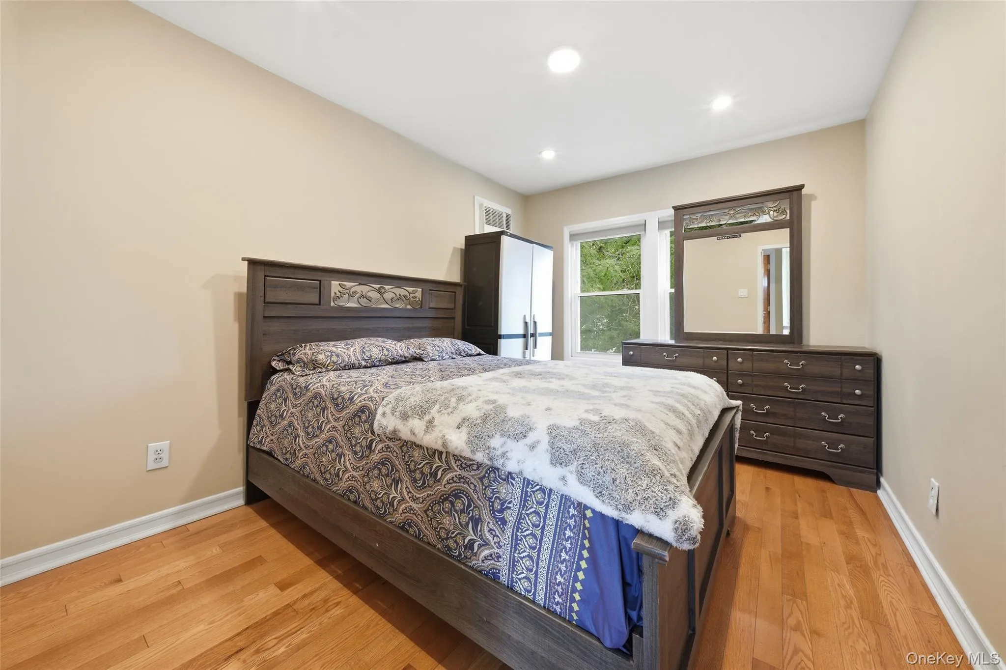 8777 254th Street, New York, NY, 4 Bedrooms Bedrooms, 5 Rooms Rooms,2 BathroomsBathrooms,Residential,For Rent,254th,0,1045886 8777 254th Street, New York, NY, 4 Bedrooms Bedrooms, 5 Rooms Rooms,2 BathroomsBathrooms,Residential,For Rent,254th,0,1045886