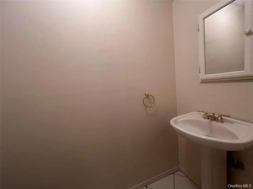 200 Springmeadow Drive, Islip, NY, 3 Bedrooms Bedrooms, 6 Rooms Rooms,1 BathroomBathrooms,Residential Lease,For Rent,Springmeadow,0,1045891 200 Springmeadow Drive, Islip, NY, 3 Bedrooms Bedrooms, 6 Rooms Rooms,1 BathroomBathrooms,Residential Lease,For Rent,Springmeadow,0,1045891