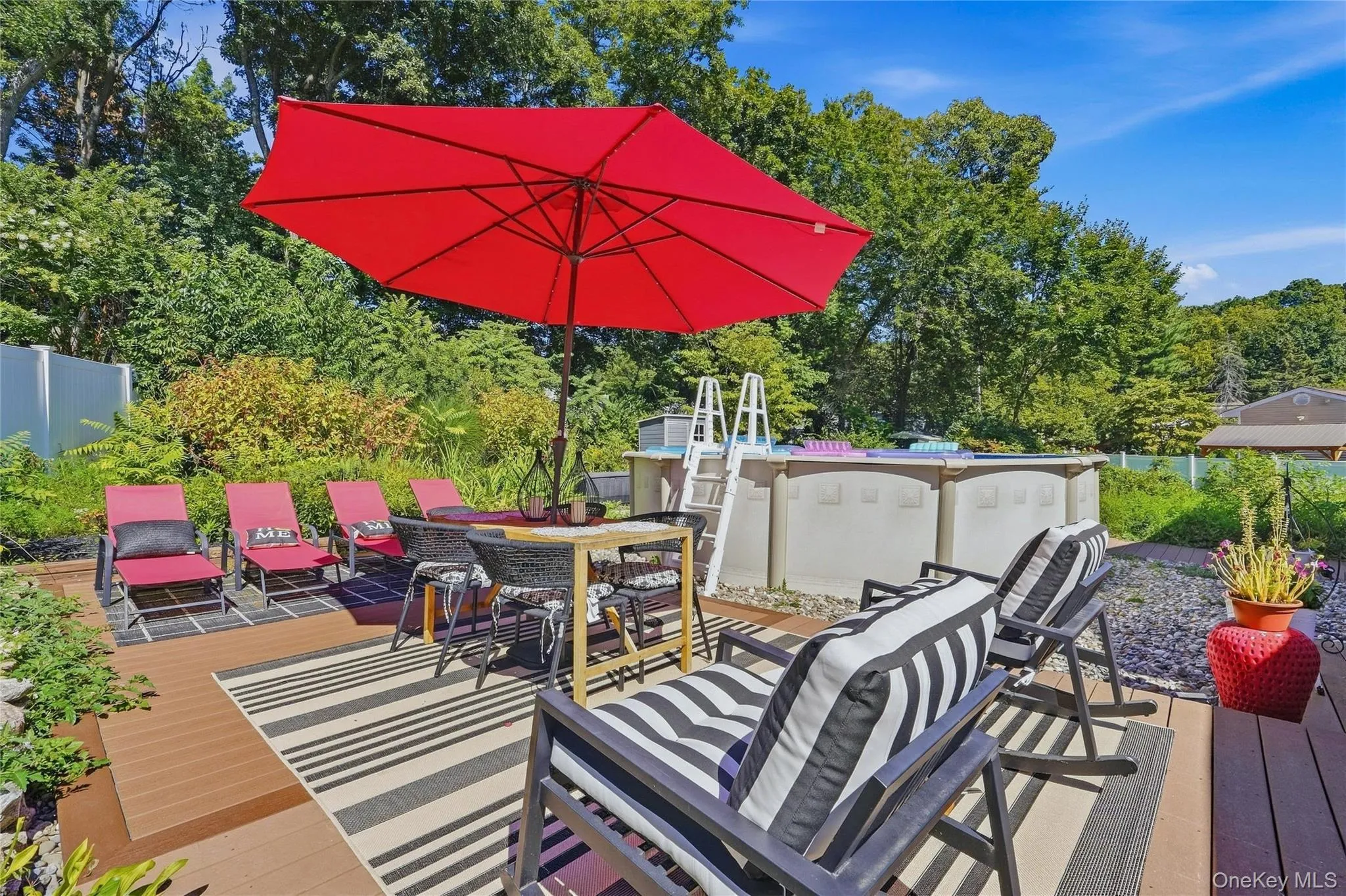 And you HAVE to see this area designed for al fresco dining and entertaining! And you HAVE to see this area designed for al fresco dining and entertaining!