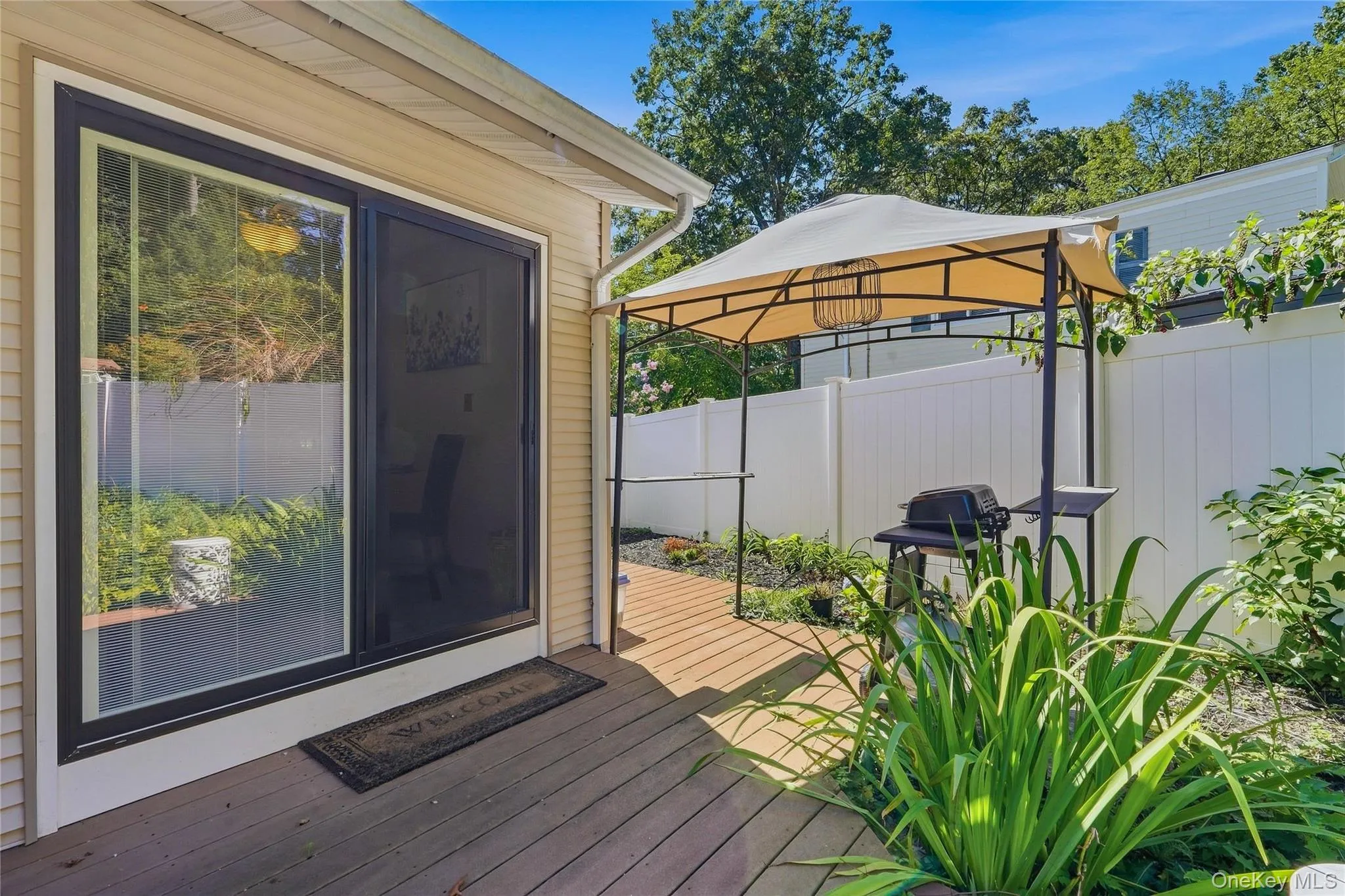 Step outside to your very own piece of peace complete with BBQ grill and..... Step outside to your very own piece of peace complete with BBQ grill and.....