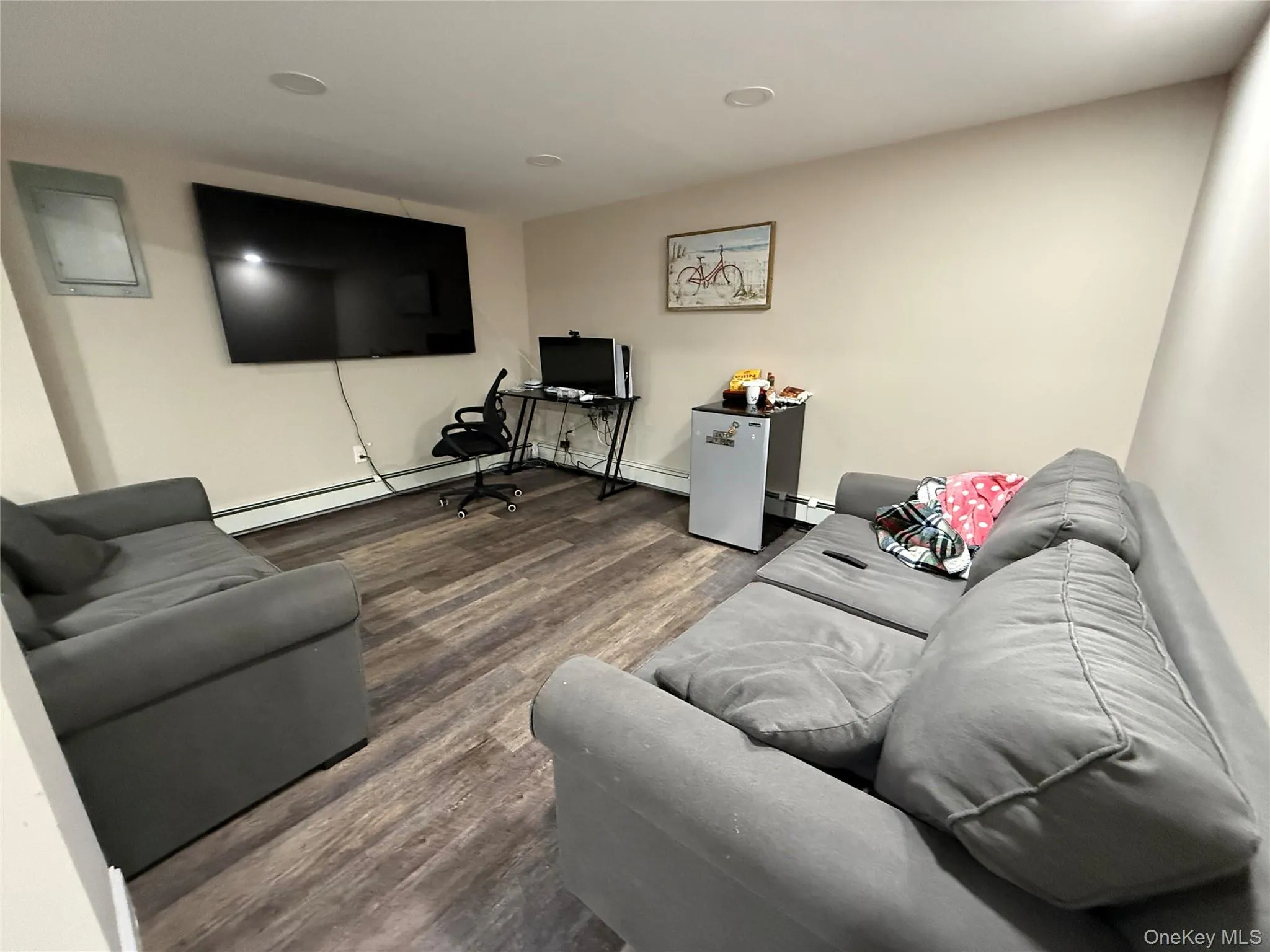 16 Lake Place, Babylon, NY, 3 Bedrooms Bedrooms, 6 Rooms Rooms,1 BathroomBathrooms,Residential,For Rent,Lake,0,1045901 16 Lake Place, Babylon, NY, 3 Bedrooms Bedrooms, 6 Rooms Rooms,1 BathroomBathrooms,Residential,For Rent,Lake,0,1045901