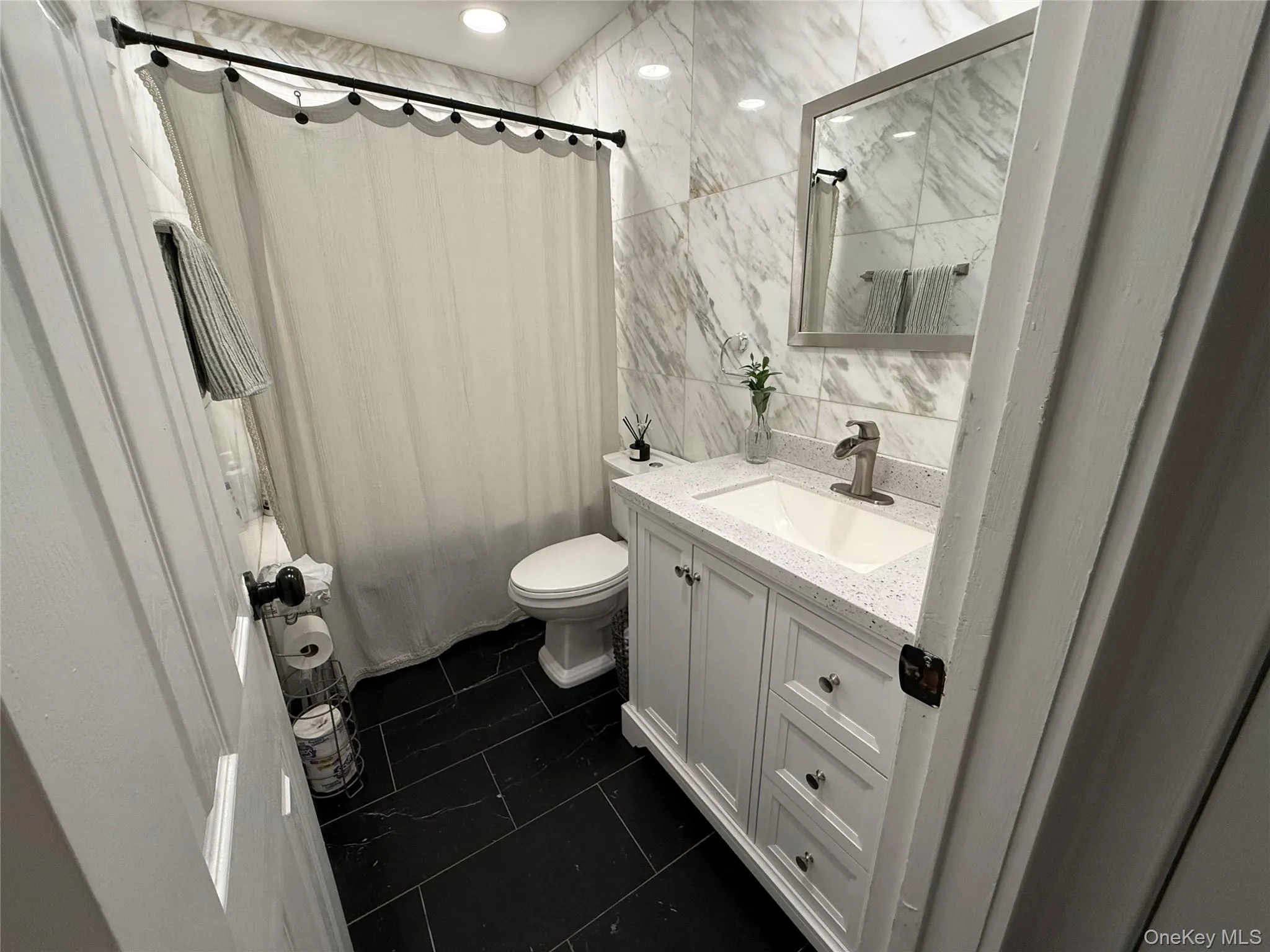 16 Lake Place, Babylon, NY, 3 Bedrooms Bedrooms, 6 Rooms Rooms,1 BathroomBathrooms,Residential,For Rent,Lake,0,1045901 16 Lake Place, Babylon, NY, 3 Bedrooms Bedrooms, 6 Rooms Rooms,1 BathroomBathrooms,Residential,For Rent,Lake,0,1045901