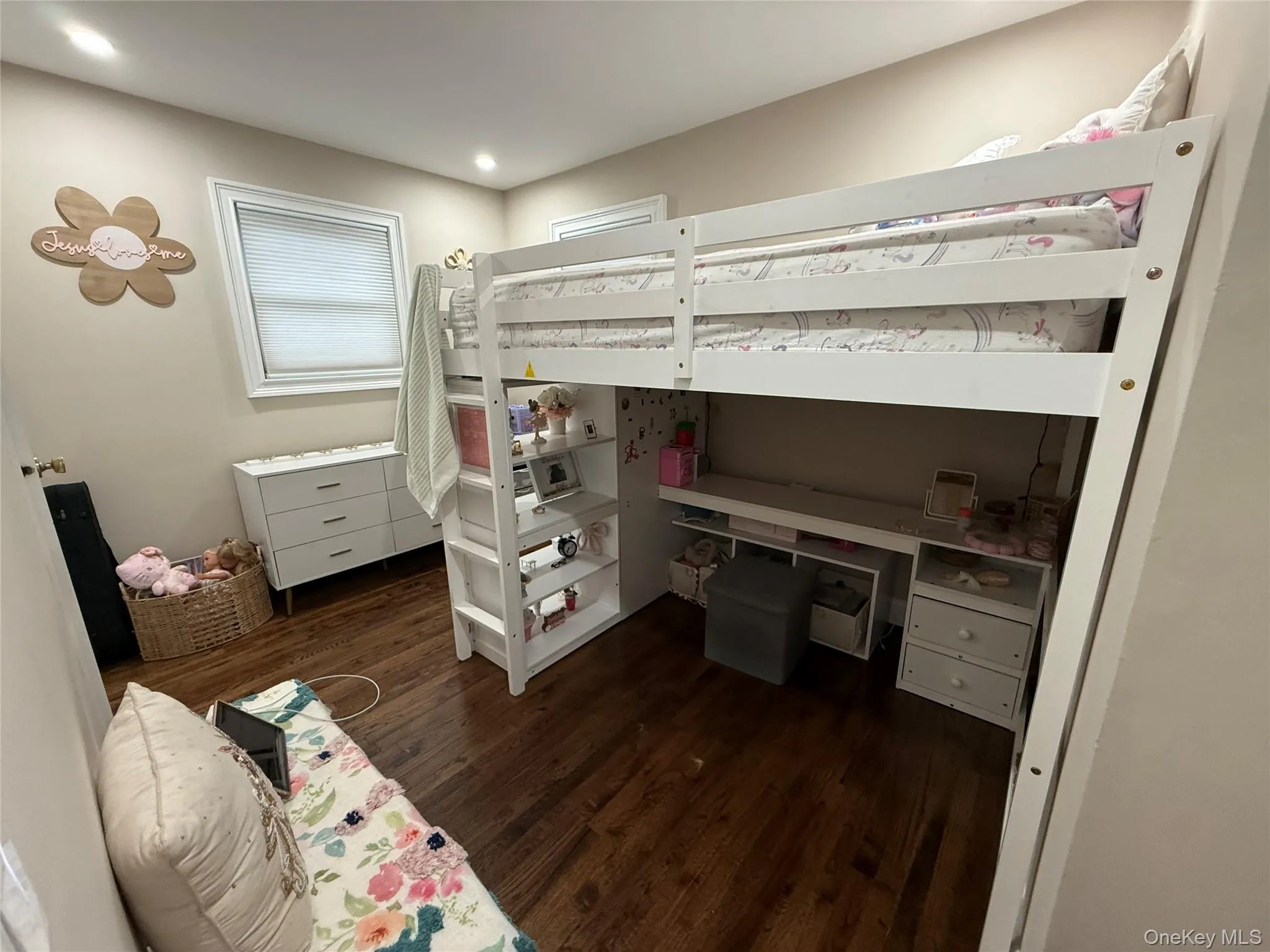 16 Lake Place, Babylon, NY, 3 Bedrooms Bedrooms, 6 Rooms Rooms,1 BathroomBathrooms,Residential,For Rent,Lake,0,1045901 16 Lake Place, Babylon, NY, 3 Bedrooms Bedrooms, 6 Rooms Rooms,1 BathroomBathrooms,Residential,For Rent,Lake,0,1045901