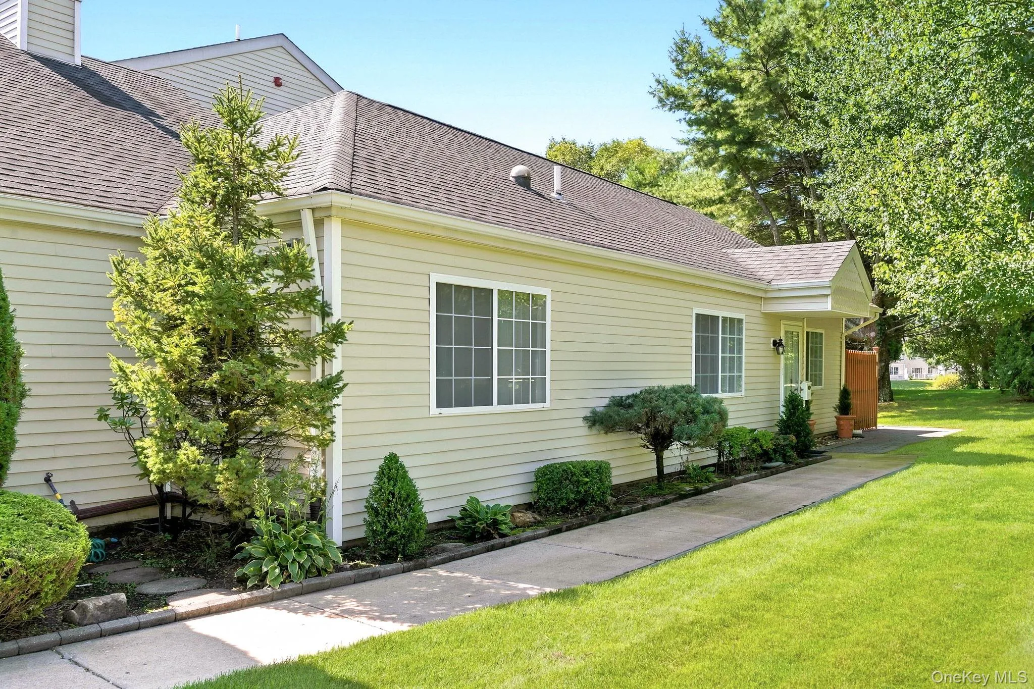 156 Farm House Court, Brookhaven, NY, 2 Bedrooms Bedrooms, 5 Rooms Rooms,2 BathroomsBathrooms,Residential,For Rent,Farm House,0,1045911 156 Farm House Court, Brookhaven, NY, 2 Bedrooms Bedrooms, 5 Rooms Rooms,2 BathroomsBathrooms,Residential,For Rent,Farm House,0,1045911