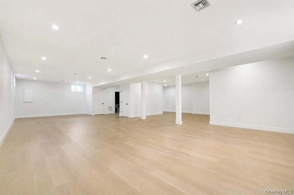 19 coachman Lane, Hempstead, NY, 5 Bedrooms Bedrooms, 10 Rooms Rooms,6 BathroomsBathrooms,Residential,For Rent,coachman,0,1045914 19 coachman Lane, Hempstead, NY, 5 Bedrooms Bedrooms, 10 Rooms Rooms,6 BathroomsBathrooms,Residential,For Rent,coachman,0,1045914