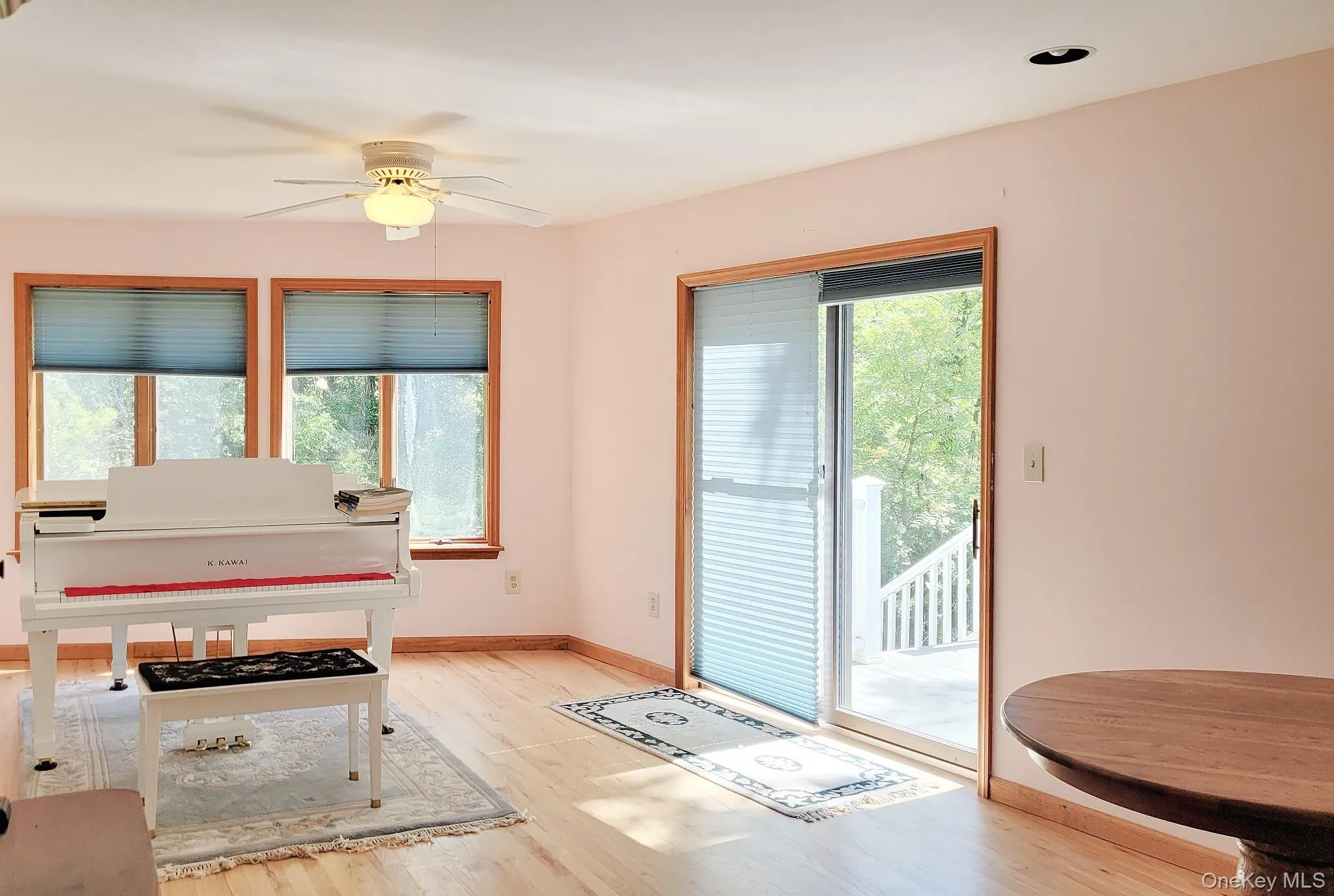 Light-filled room with sliding doors to the deck Light-filled room with sliding doors to the deck