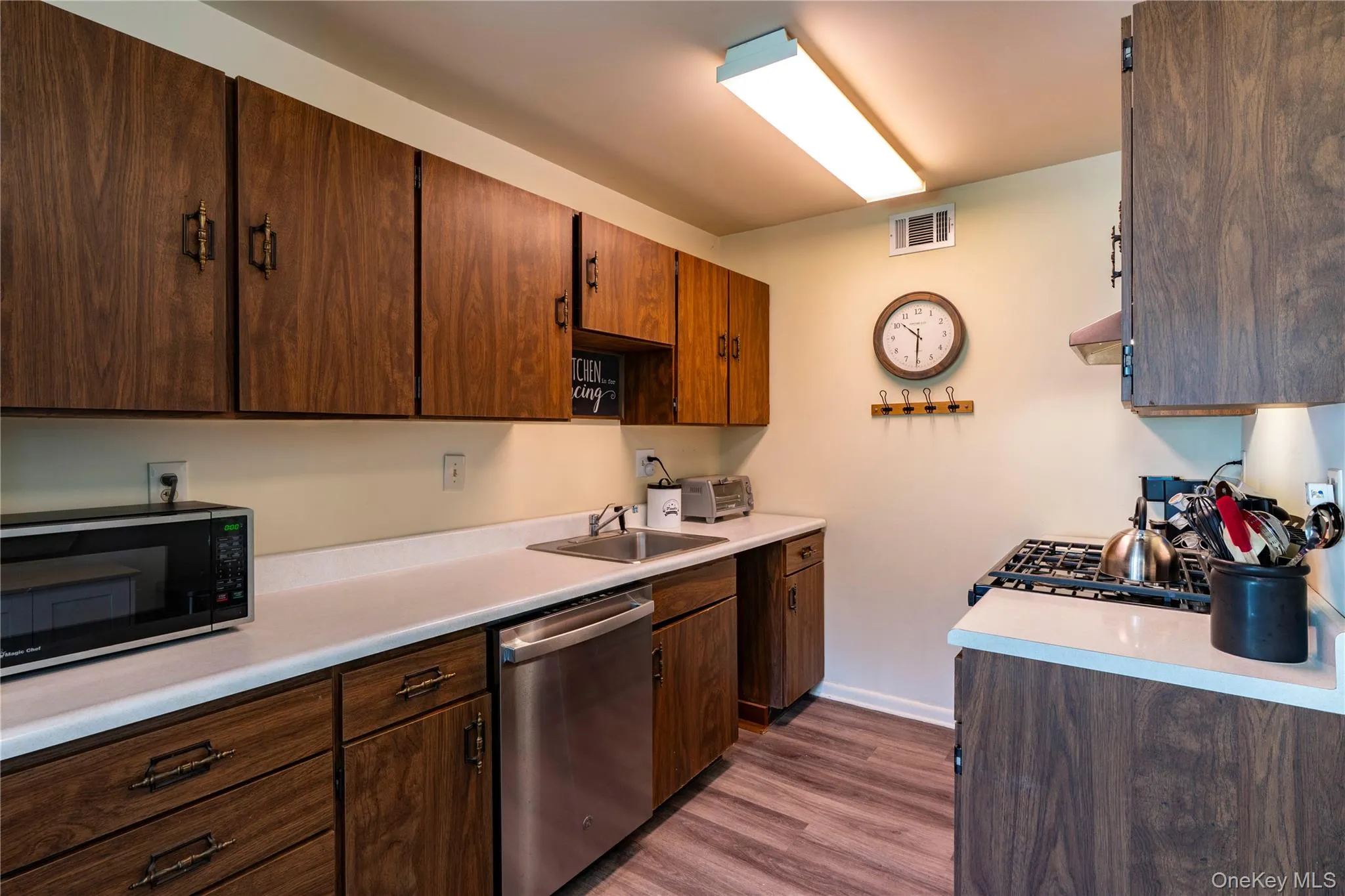 6 Knights Bridge, Poughkeepsie, NY, 1 Bedroom Bedrooms, 3 Rooms Rooms,1 BathroomBathrooms,Residential,For Rent,Knights,0,1045920 6 Knights Bridge, Poughkeepsie, NY, 1 Bedroom Bedrooms, 3 Rooms Rooms,1 BathroomBathrooms,Residential,For Rent,Knights,0,1045920