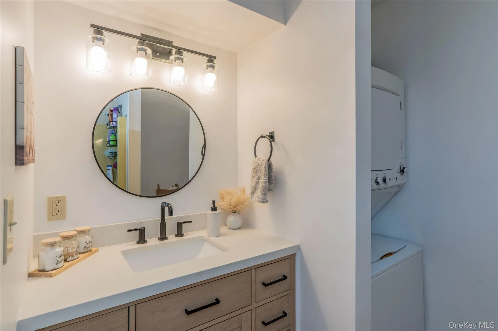 New vanity and fixtures. Washer/Dryer in unit New vanity and fixtures. Washer/Dryer in unit