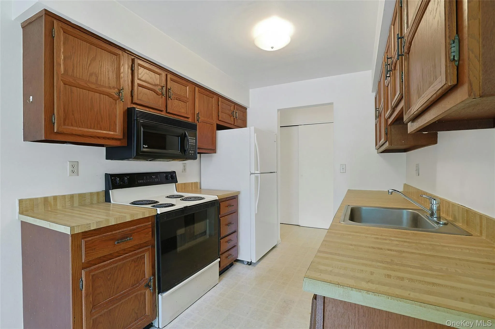 16 Foxwood Drive, Mount Pleasant, NY, 2 Bedrooms Bedrooms, 5 Rooms Rooms,2 BathroomsBathrooms,Residential,For Rent,Foxwood,0,1045921 16 Foxwood Drive, Mount Pleasant, NY, 2 Bedrooms Bedrooms, 5 Rooms Rooms,2 BathroomsBathrooms,Residential,For Rent,Foxwood,0,1045921