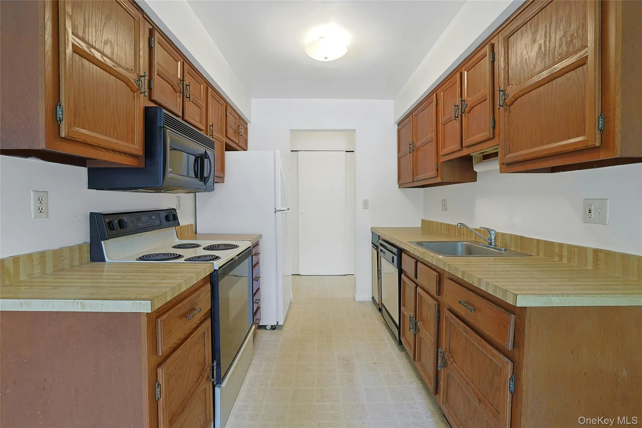 16 Foxwood Drive, Mount Pleasant, NY, 2 Bedrooms Bedrooms, 5 Rooms Rooms,2 BathroomsBathrooms,Residential,For Rent,Foxwood,0,1045921 16 Foxwood Drive, Mount Pleasant, NY, 2 Bedrooms Bedrooms, 5 Rooms Rooms,2 BathroomsBathrooms,Residential,For Rent,Foxwood,0,1045921